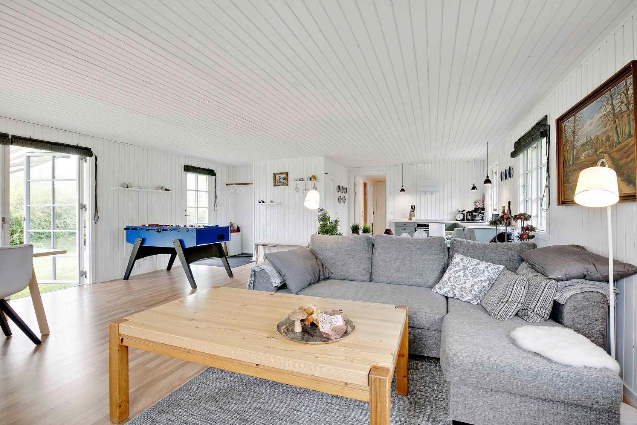 Nyistandsat Sommerhus Med Kaerlighed Og Sjael Kyndelose المظهر الخارجي الصورة